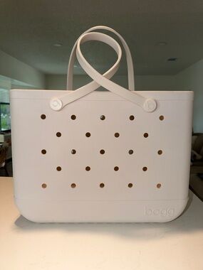Bogg bag in cream!